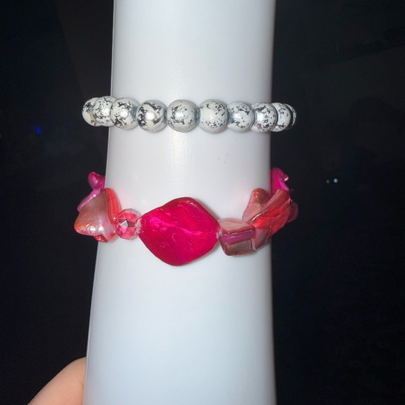 Bracelet: Red and White Beaded Bracelet Set - Picture 2 of 2